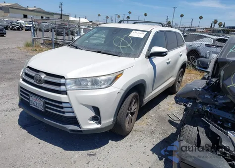 2018 Toyota Highlander Le z USA, uszkodzony, nr VIN 5TDZARFH8JS033218